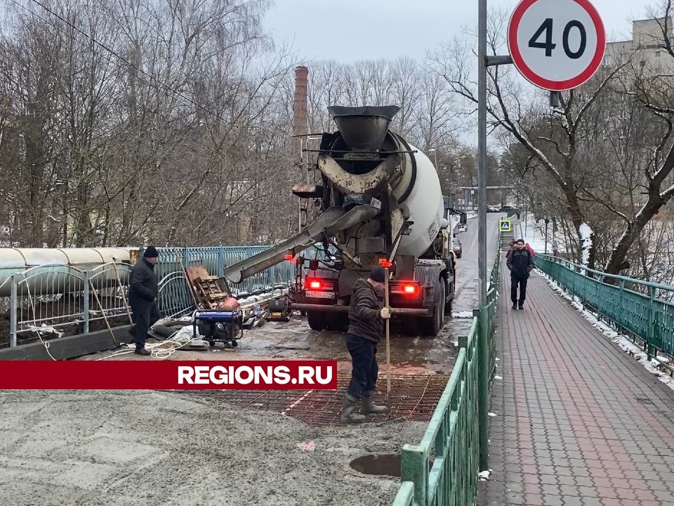 Строительство дороги началось на дамбе во Власихе