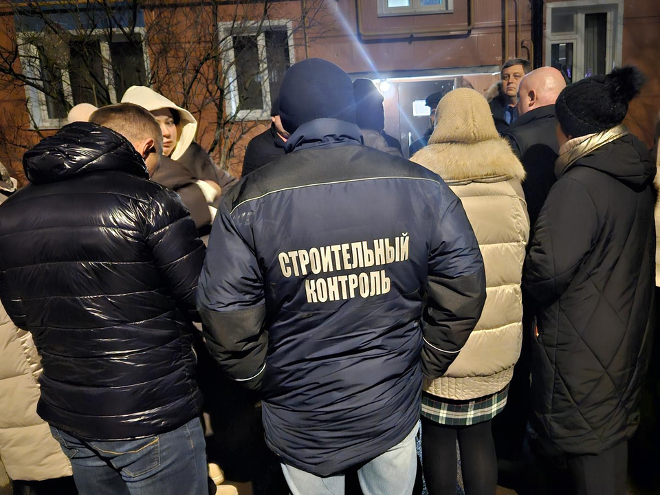 Стало известно, когда комиссии начнут оценивать ущерб от протечки крыши в доме №4 на Туполева