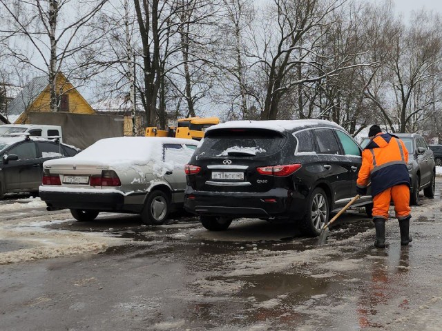 В Красноармейске на Пионерской неизвестные расстреляли автомобиль