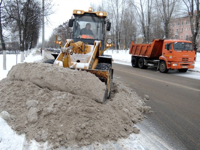 Гору снега с парковки на Спортивной улице уберут до 27 декабря