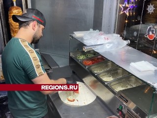 «Самая вкусная в Подмосковье»: повар из Власихи готовит соус для шаурмы по ГОСТу