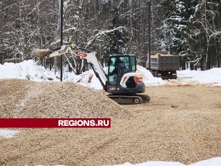 В Супоневском лесопарке строят сцену и павильоны для занятий творчеством