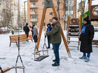 Детскую площадку и дороги обновили во дворах домов на улице Семашко