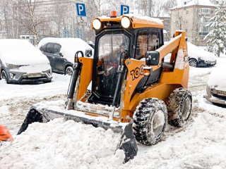 В Красногорске дворы и дороги после сильного снегопада очищают в круглосуточном режиме