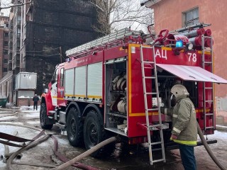 Пожар в многоэтажном доме на улице Центральной полностью потушили