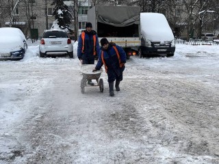 Коммунальщики почистили снег во дворах и проездах Звенигорода