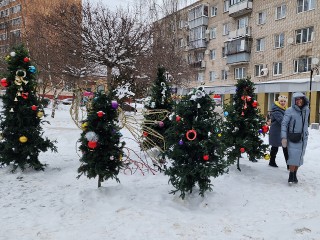 На этой неделе в Истре завершат работы по украшению улиц к Новому году