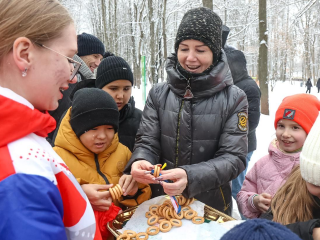 На празднике «Парки. Баранки» в Лосино-Петровском из баранок сделали новогодние украшения