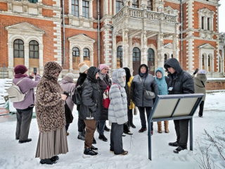 Для бронницких пенсионеров провели экскурсию по старейшей усадьбе Подмосковья