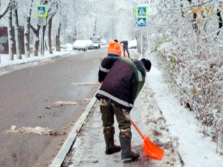 На улице Лермонтова уберут оставшуюся от трактора гору снега до 18 декабря