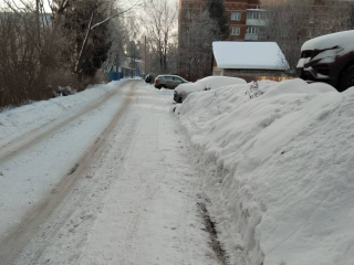 В поселке Деденево коммунальщики очистили от снега дороги и тротуары