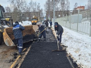 Разбитый самосвалом тротуар восстановили в Звенигороде