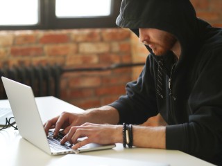 Жителей Подмосковья начали атаковать мошенники под видом консультантов по инвестициям