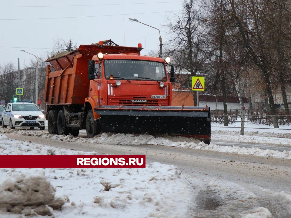 Коммунальщики устраняют последствия ночного снегопада в Егорьевске