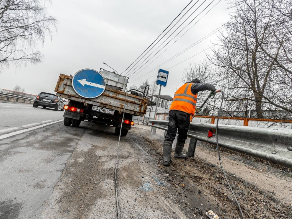 В Пущине обновили дорожные знаки на проспекте Науки