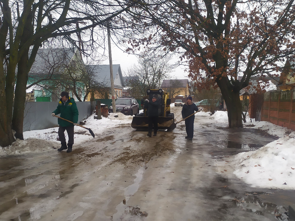 В Синичине повторно обработают скользкую дорогу реагентами по просьбе жителей
