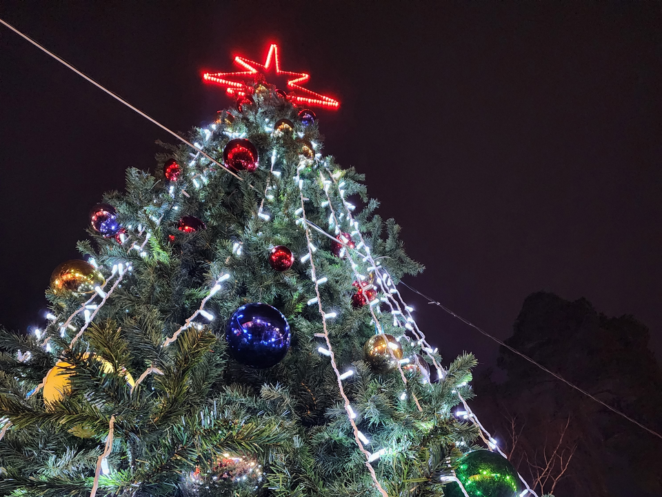 С центральной площади Лотошина убрали новогоднюю елку