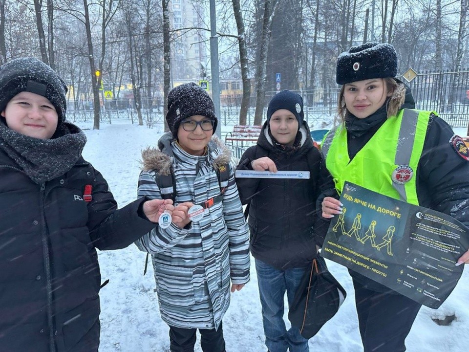 Химкинские школьники стали заметней для водителей