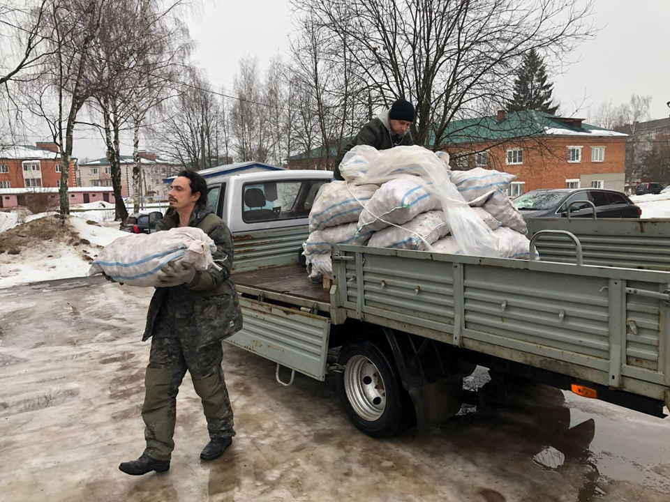 Шаховчане передали для бойцов СВО 17 мешков овощей