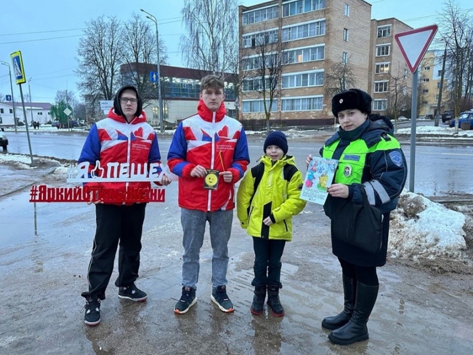 Школьников Лотошина сделали более заметными для водителей