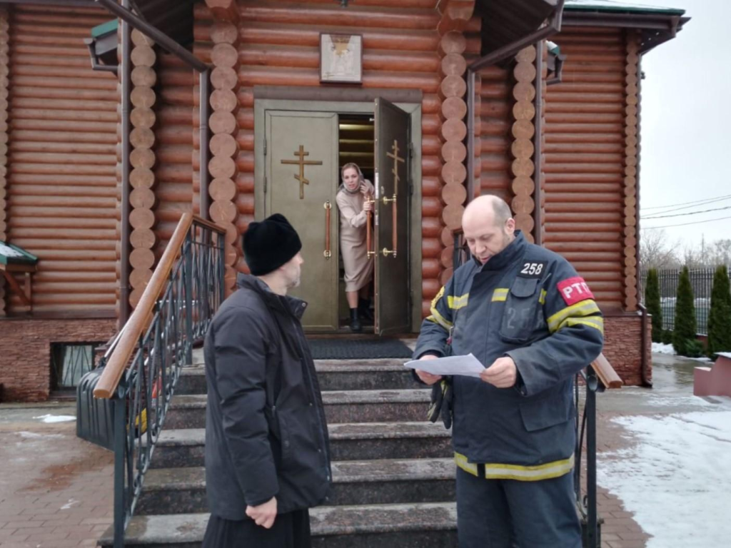 Спасатели проверили пожарную безопасность подольских храмов накануне Крещения