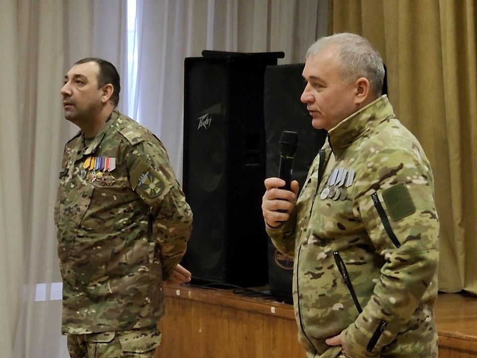 Бойцы СВО с позывными Касым и Гудыма провели урок мужества в бронницкой школе №2