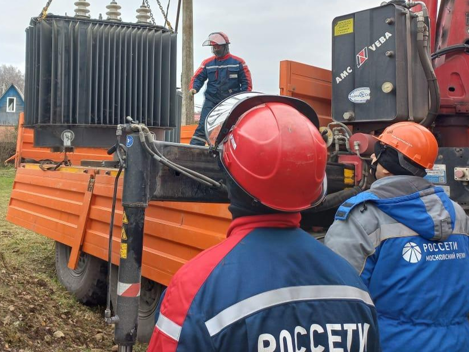 Энергетики улучшили надежность электроснабжения в трех населенных пунктах округа