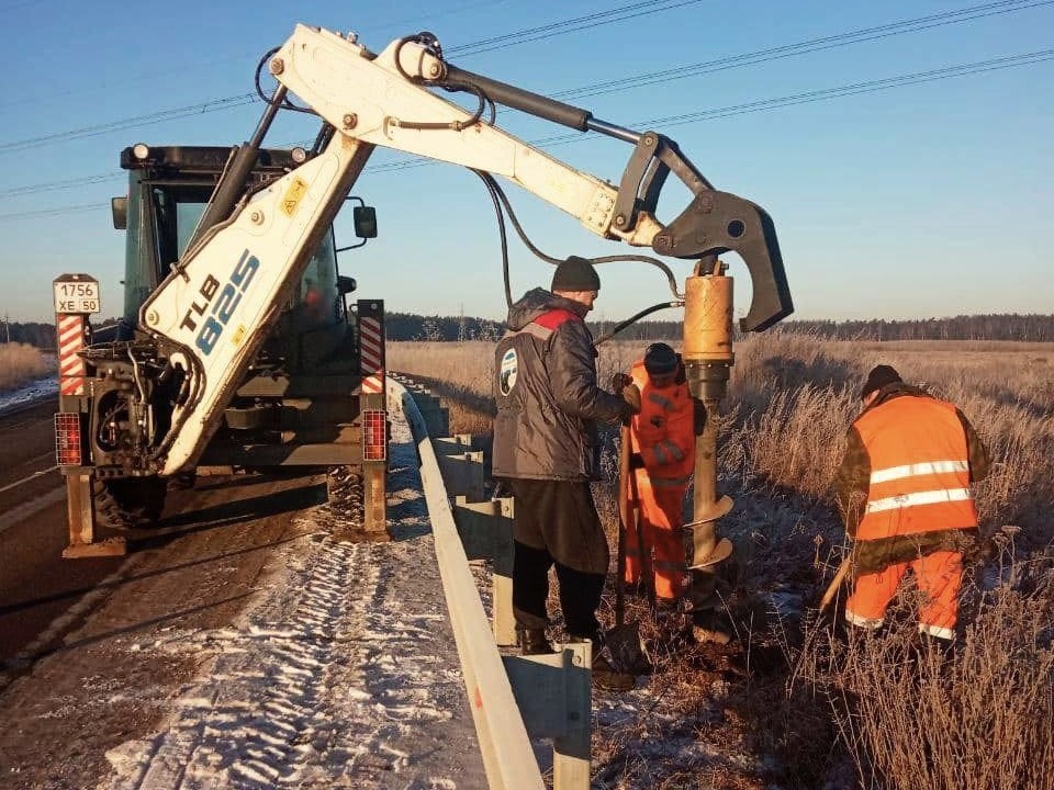 На 17 дорогах в Московской области отремонтировали поврежденные ограждения