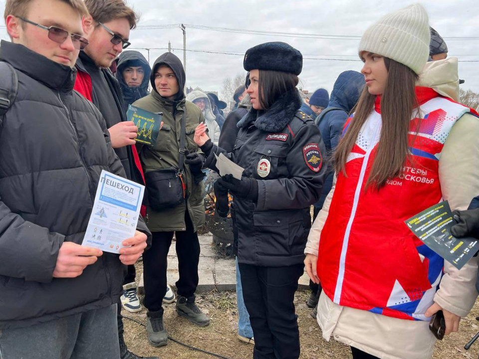 Дорожные полицейские в Можайске попросили студентов быть дисциплинированными