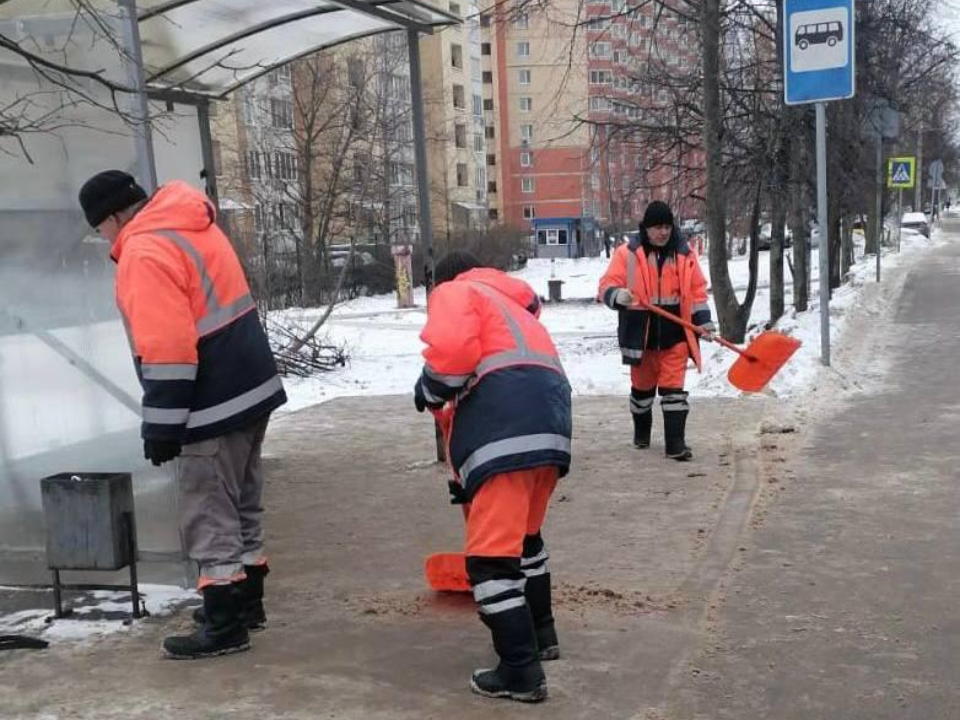 Около 80% дорог расчищены после снегопада в Ленинском округе