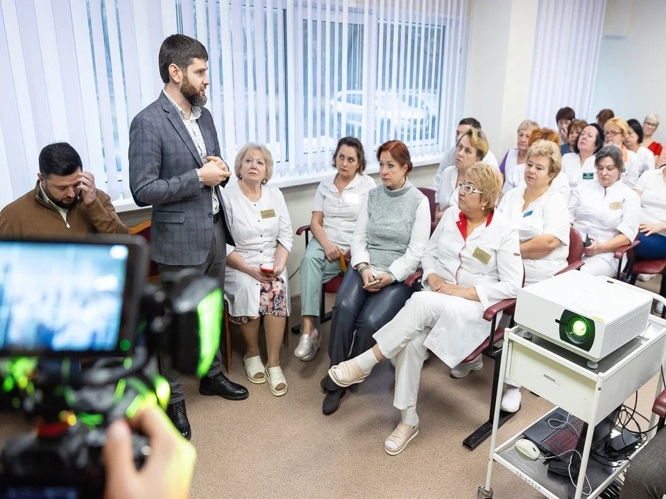 Администрация округа заглянула в роддом