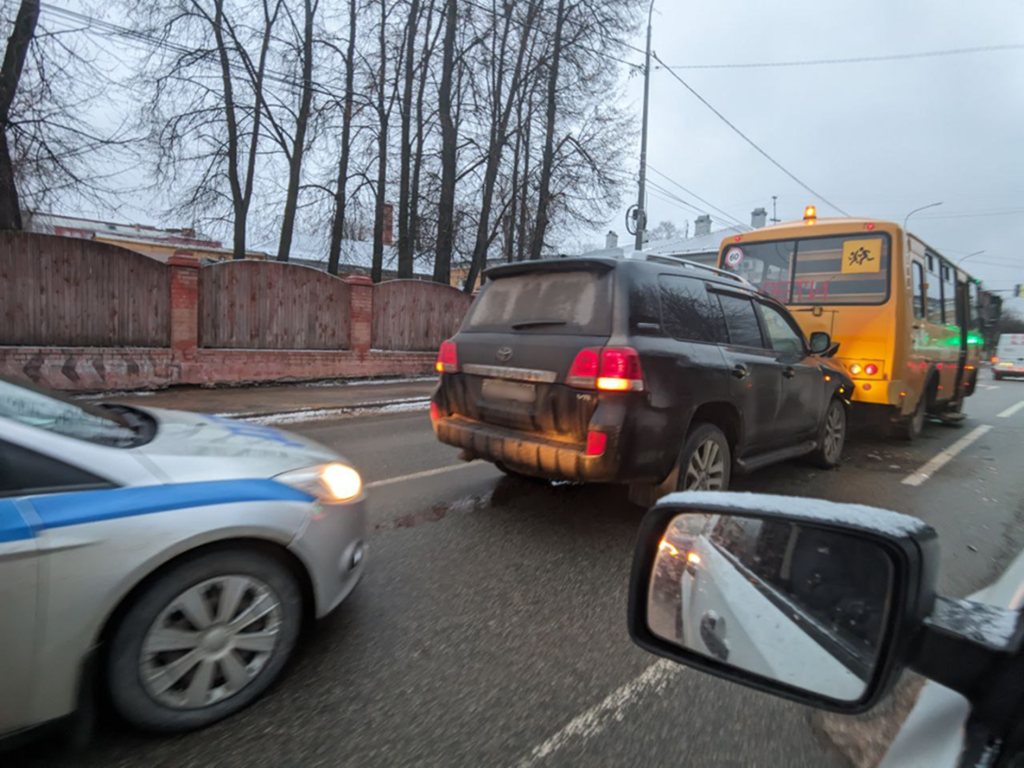 Школьный автобус попал в ДТП в Серпухове