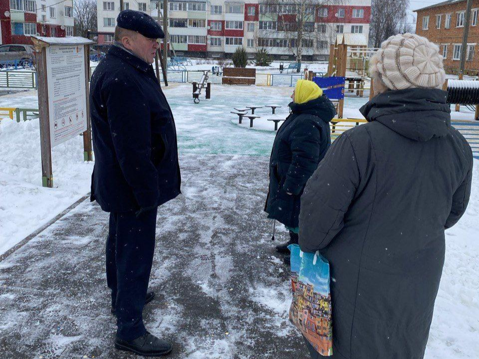 Уборку снега и содержание территорий проверили в Калистове на выездной администрации