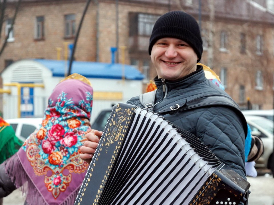 Русская община угостила гостей праздника в Электроуглях