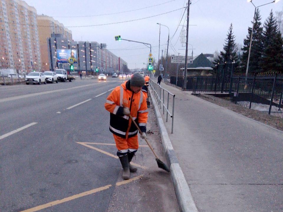 Порядок на остановках общественного транспорта наводят в Долгопрудном