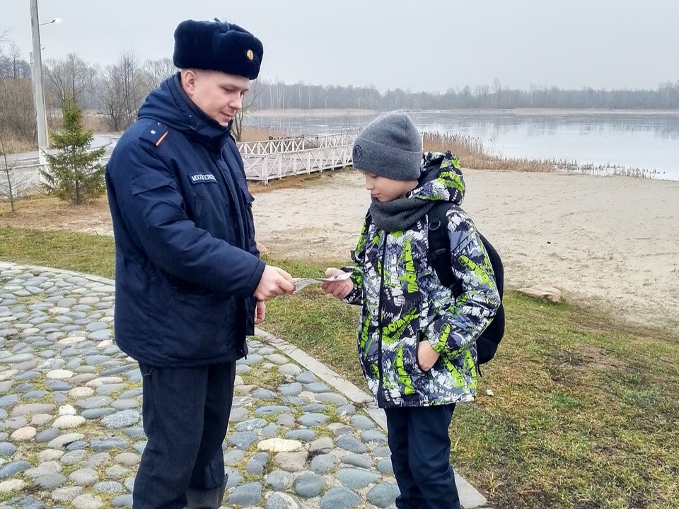 Спасатели предупредили об опасностях аномально теплой зимы юных жителей Рошаля