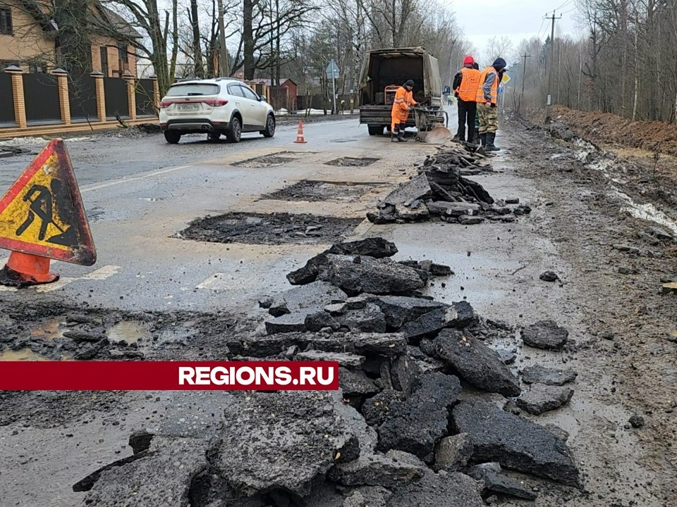 На улице Мцыри в Сходне проводят ямочный ремонт