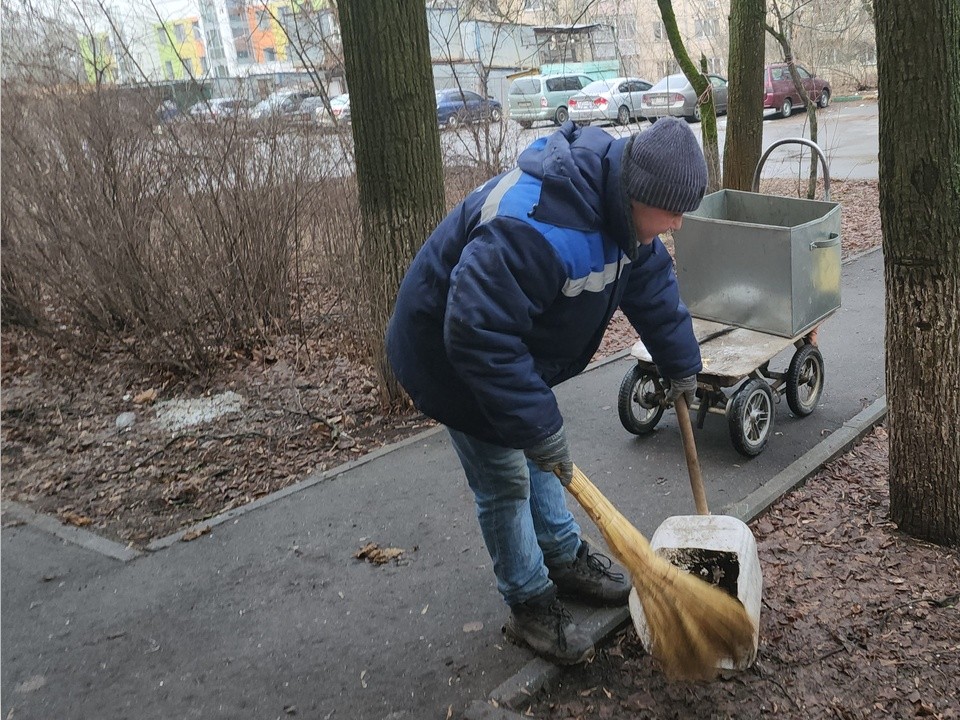 Жители поселка ВНИИССОК поблагодарили коммунальщиков за уборку дворов