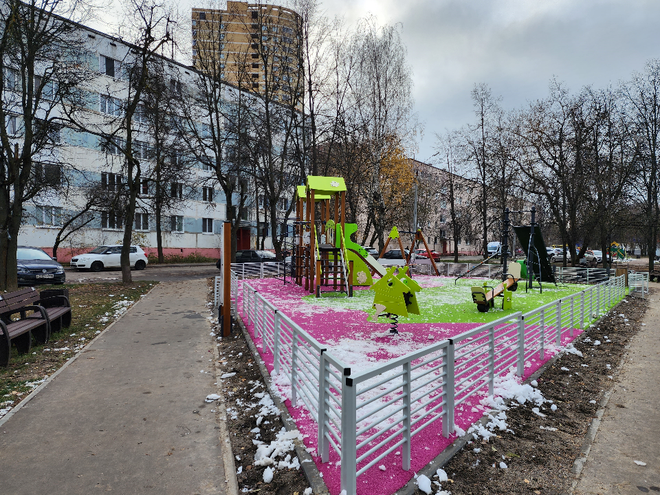 Новые дорожки, лавочки, освещение и детские площадки сделают в четырех дворах Можайска в 2025 году