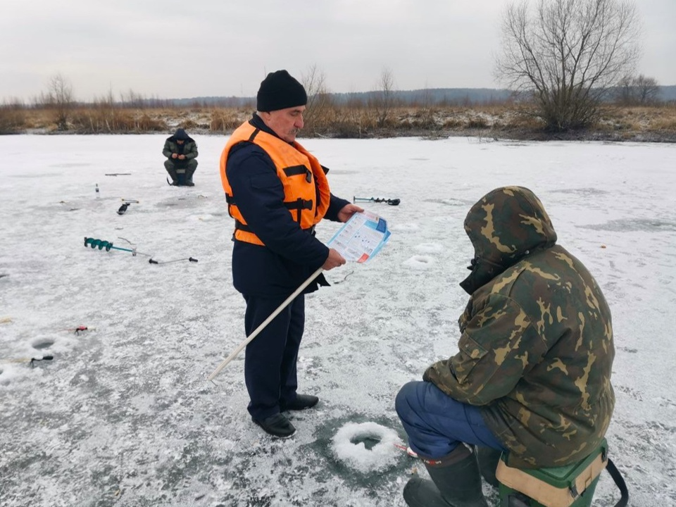 В округе Коломна спасатели провели рейд на озере Песочное