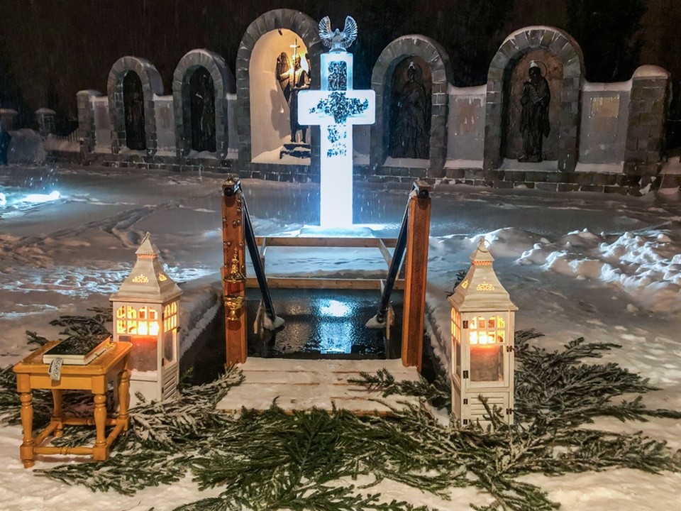 Спасатели, полицейские, медики и волонтеры будут дежурить у купелей в Звенигороде