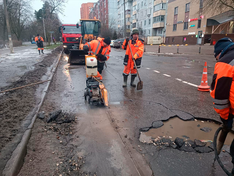 За год в Королеве устранили более семи тысяч аварийных ям