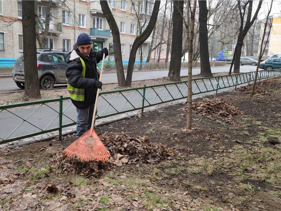 Коммунальщики в Одинцове уберут мусор на обочинах и остановках