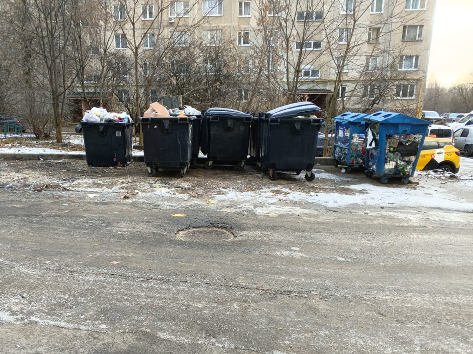 Снесенную ветром контейнерную площадку в Дзержинском обещают модернизировать в 2025 году