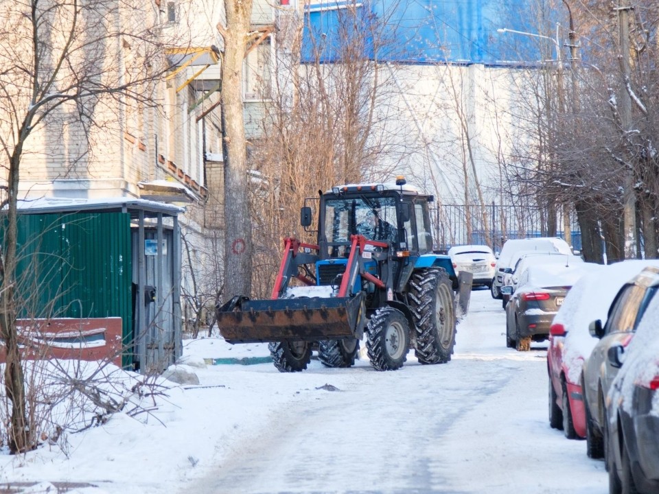 Коммунальщики Лыткарина в новогодние праздники не прекращали борьбу со снегом и мусором