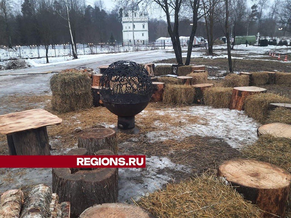 В Истре подготовили палатки к вечернему богослужению