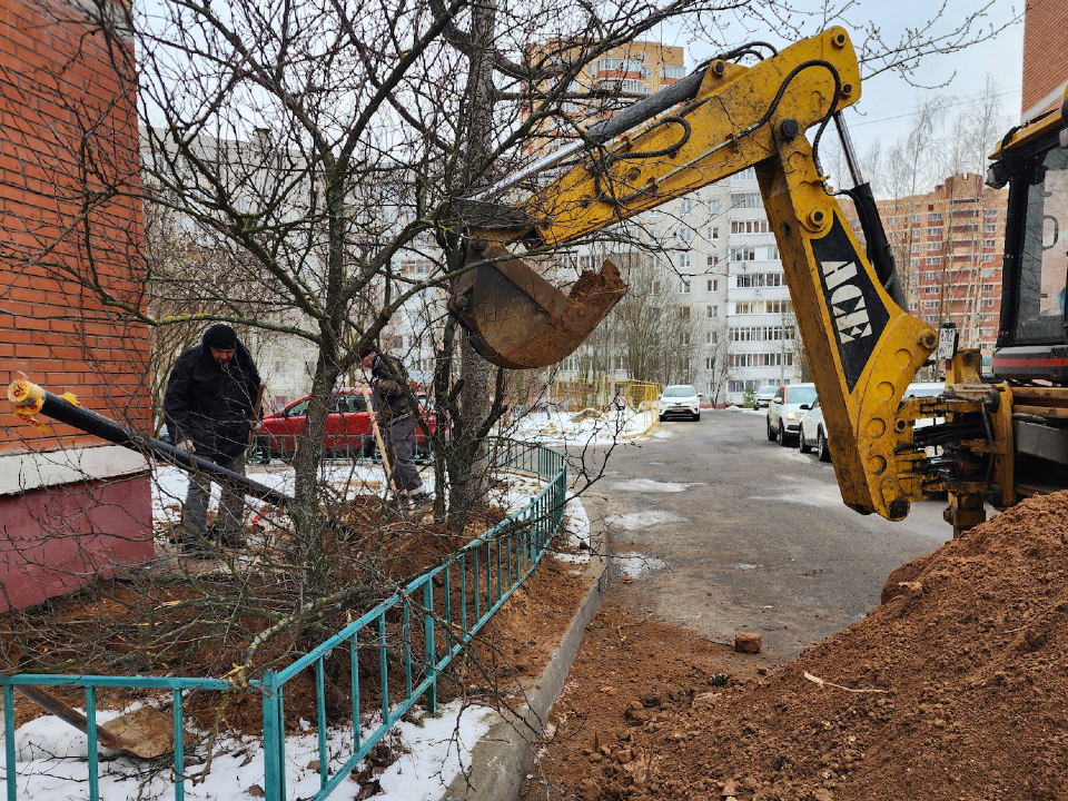 Проблему отключения воды в проезде Павла Блинова решили после замены труб