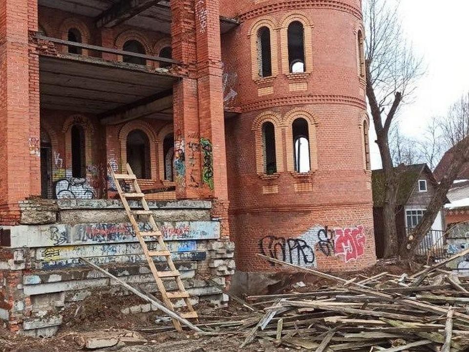 Власти Мытищ все-таки хотят снести замок экс-солиста «Ласкового мая»