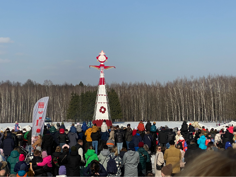 Самое высокое чучело Масленицы в России сожгут в Ленинском округе