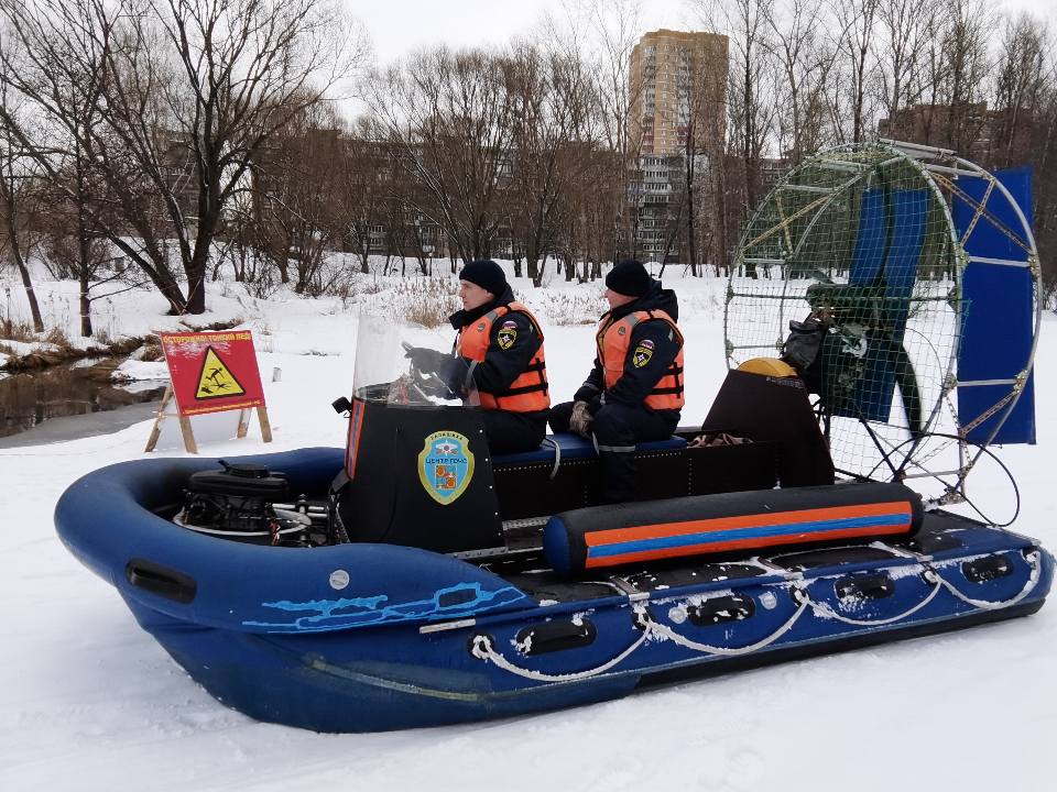 Жители Красногорска встревожились из-за людей на тонком льду Москвы-реки